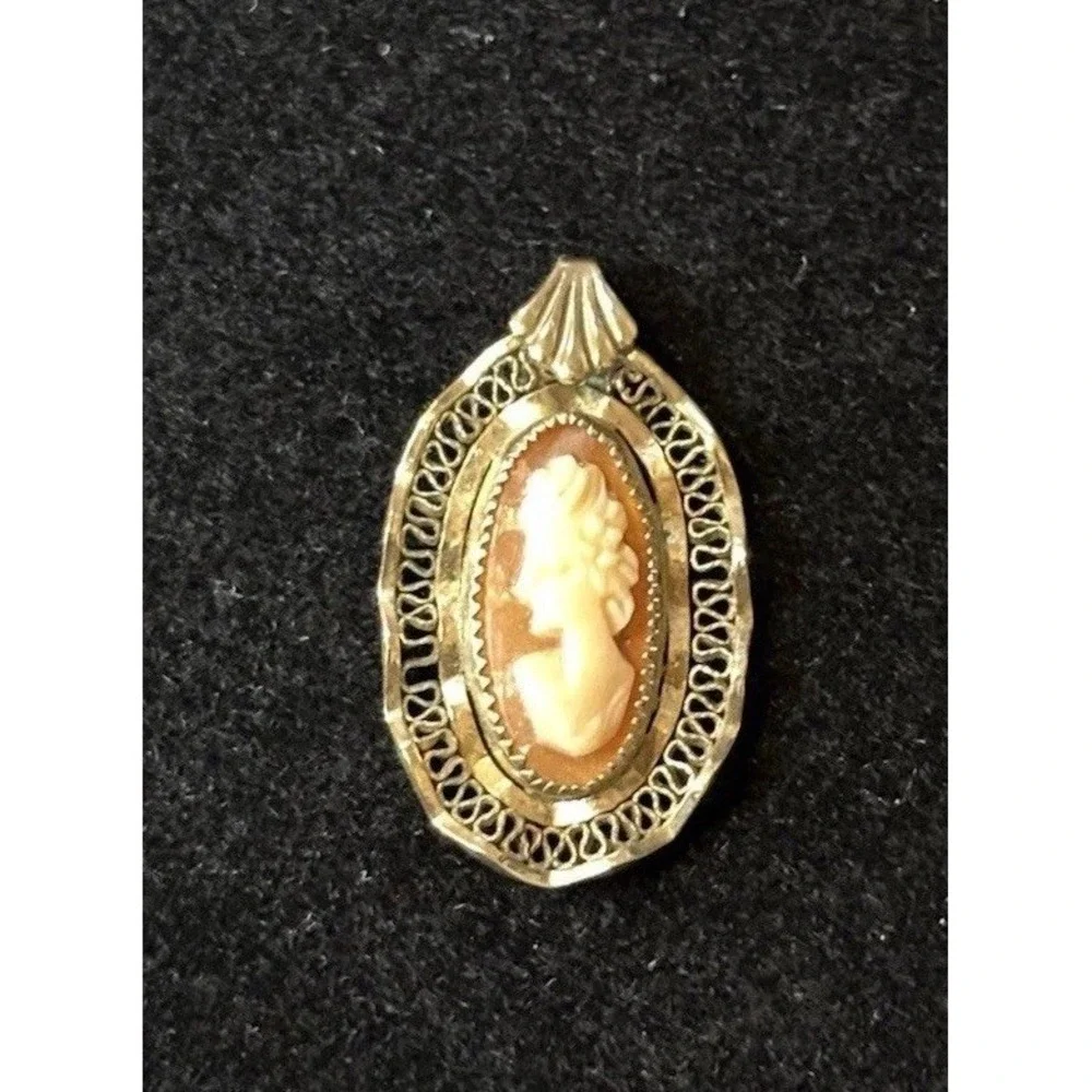 1/20th 18K GF Elegant Vintage Cameo Pendant